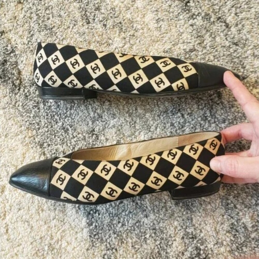 Super RARE CHANEL Vintage Flats Interlocking CCs All Over - Picture 12 of 15